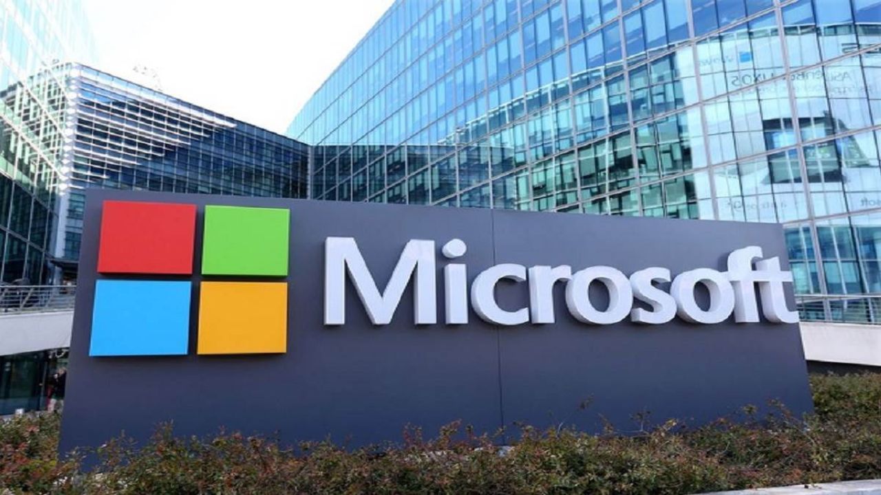 Microsoft के आउटेज की असली वजह, CrowdStrike अपडेट, सोशल मीडिया पर उभरीं कई दिलचस्प साजिश की थ्योरीज़