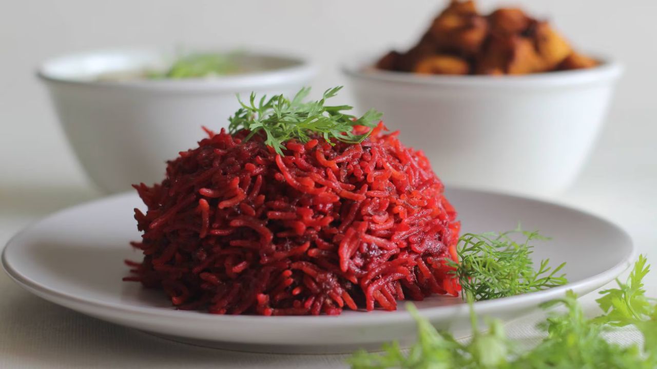 Beetroot Rice: चुकंदर और फाइबर से भरपूर 'चुकंदर राइस', बच्चों के टिफिन में स्वाद और सेहत एक साथ