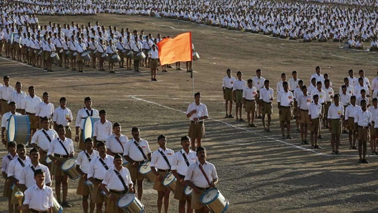 RSS programs: केंद्र सरकार का बड़ा निर्णय, अब सरकारी कर्मचारी RSS कार्यक्रमों में भाग ले सकते हैं, 58 साल पुराना प्रतिबंध हटा