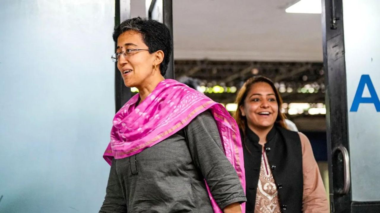 Atishi defamation case: दिल्ली सरकार की मंत्री Atishi को कोर्ट ने 20,000 रुपये के मुचलके पर दी जमानत