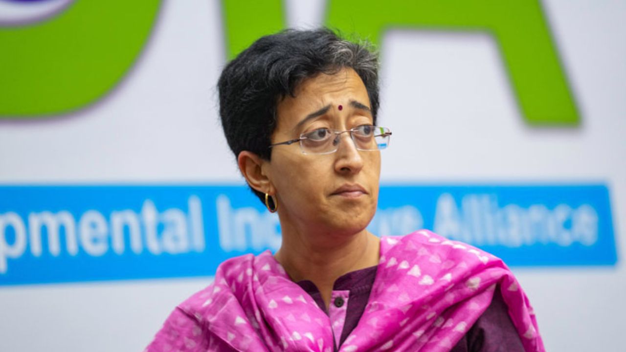 Atishi defamation case: दिल्ली सरकार की मंत्री Atishi को कोर्ट ने 20,000 रुपये के मुचलके पर दी जमानत