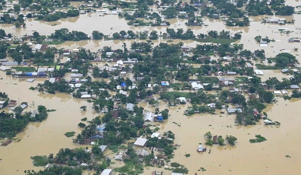 Floods in Uttar Pradesh: 17 जिलों में 700 गांवों पर प्रभाव, 11 लोगों की मौत बारिश से जुड़े हादसे