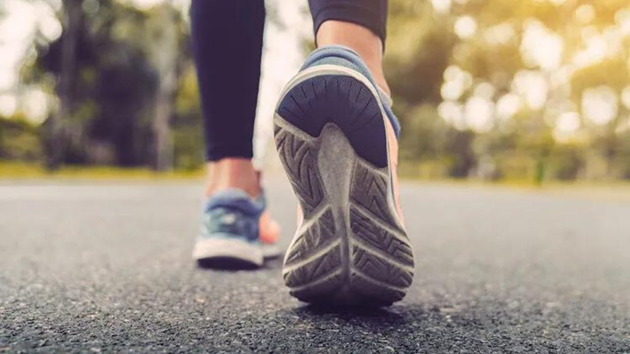 Walk Reduce Risk Of Sudden Death: सिर्फ 11 मिनट की वॉक से रोकें अचानक मौत को, जानें कैसे और क्यों है यह प्रभावी