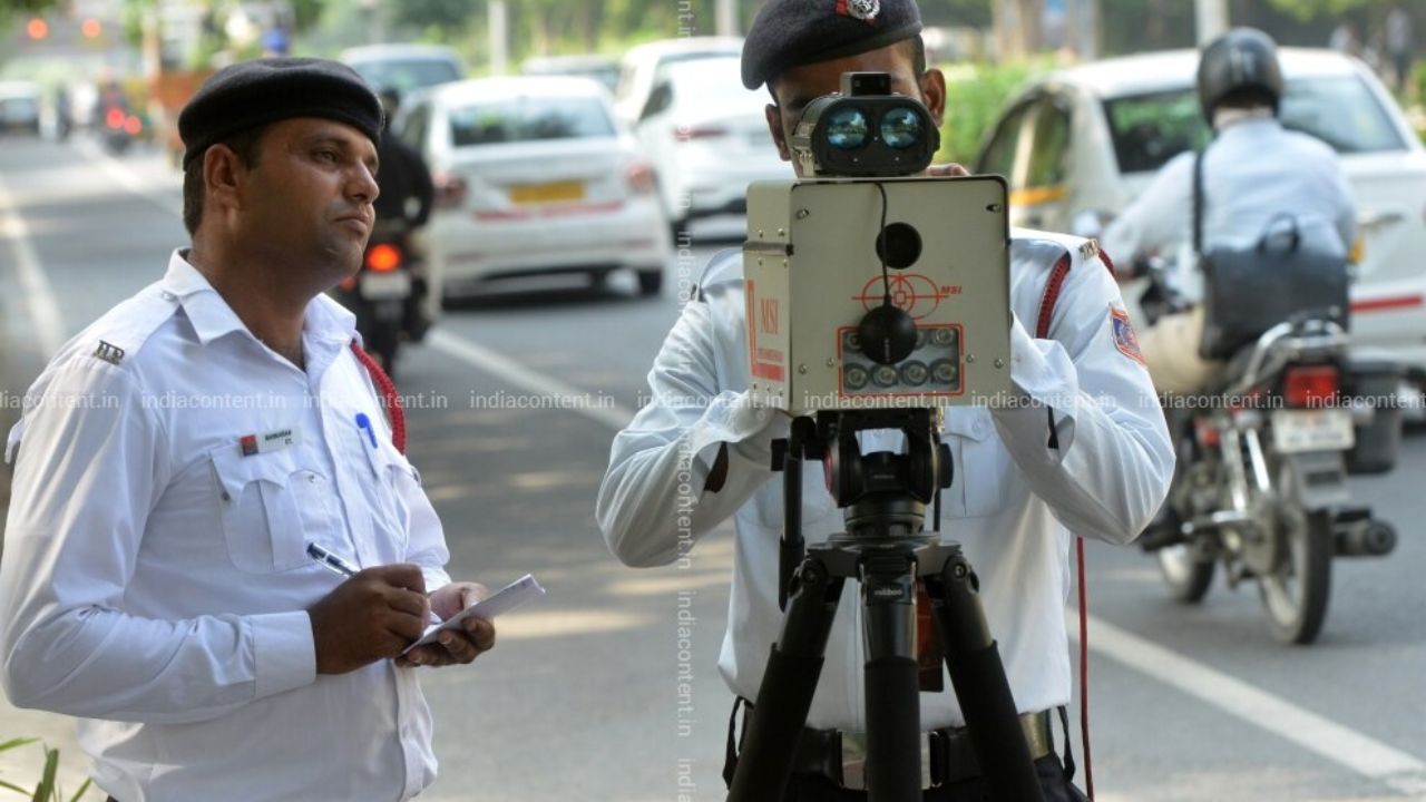 Traffic Challan: लोक अदालत में जाकर खुद ही हल करें अपनी समस्याएं, जानें पूरी जानकारी