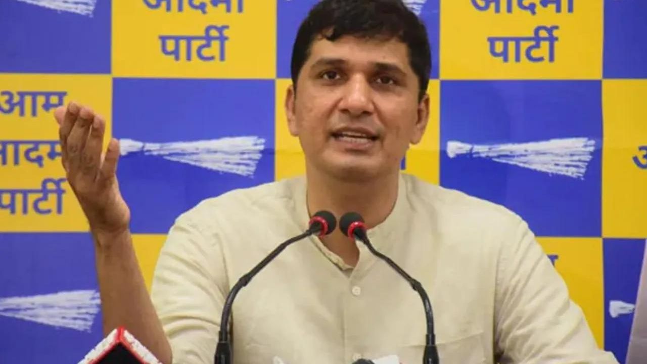 'LG साहब! क्या आपने कभी अपने विभाग के बारे में बात की है...', Saurabh Bharadwaj ने ठगी मामले में कोई कार्रवाई नहीं होने पर की तंज