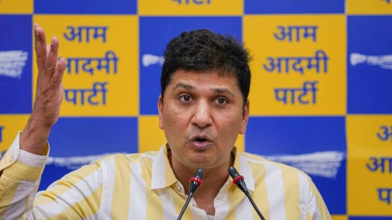 'LG साहब! क्या आपने कभी अपने विभाग के बारे में बात की है...', Saurabh Bharadwaj ने ठगी मामले में कोई कार्रवाई नहीं होने पर की तंज