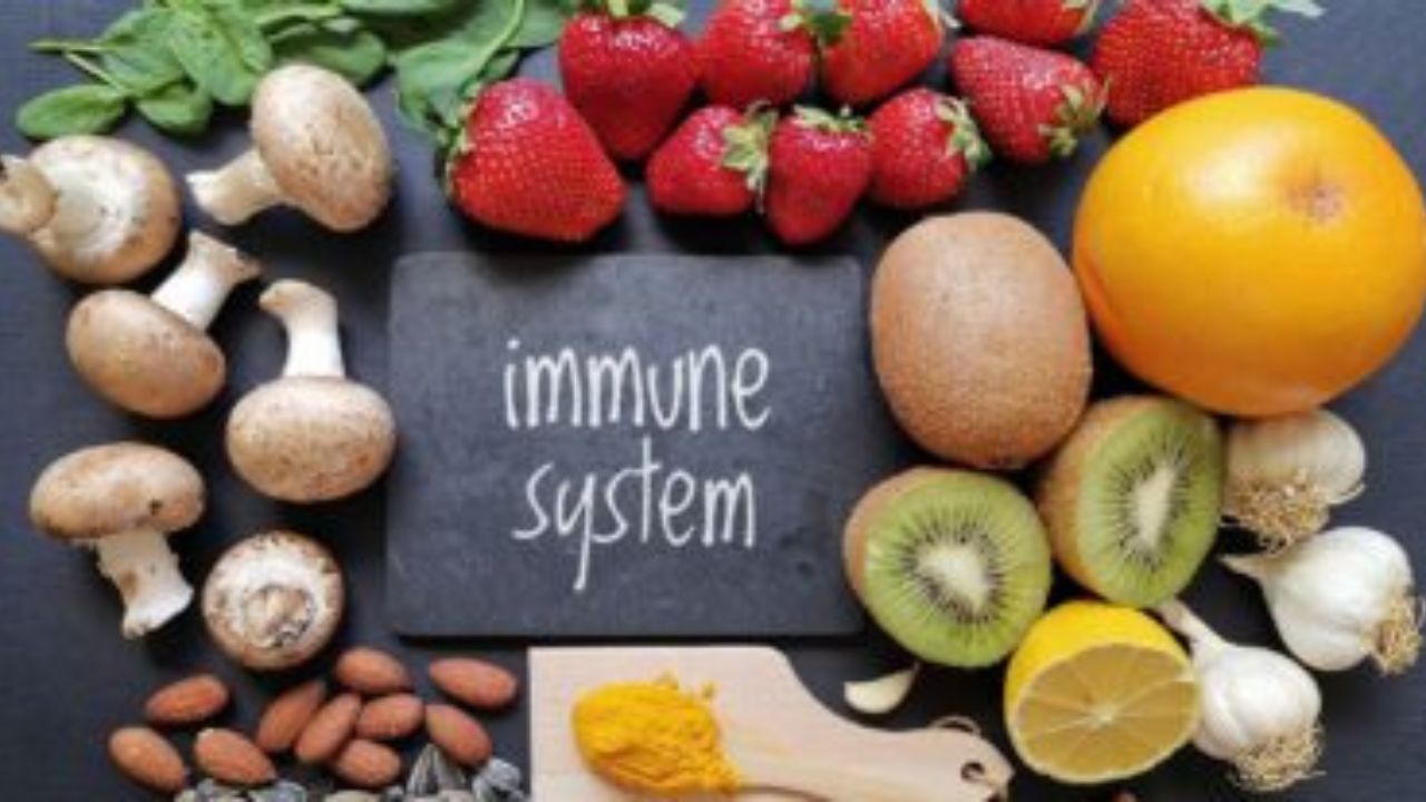 Immune System: मानसून में संक्रमण से बचाने वाले 5 खाद्य पदार्थ जो आपकी बढ़ाते हैं इम्यूनिटी को