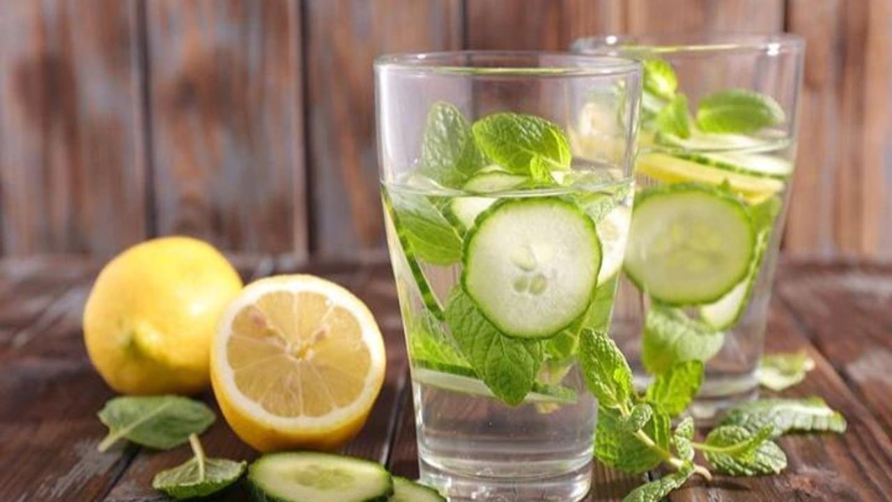 क्या Detox Water वाकई स्वास्थ्य के लिए लाभकारी है? जानें विशेषज्ञ से