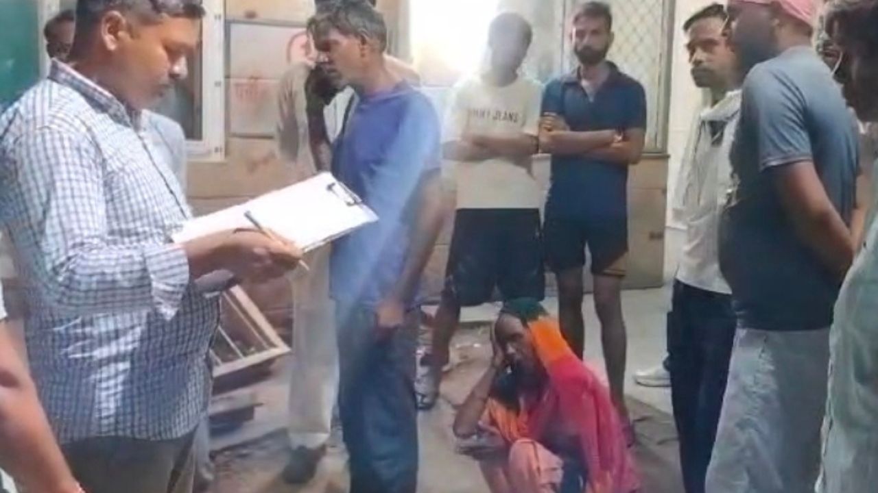 Alwar News: झगड़े के बाद युवक की गर्दन में चाकू से हमला, गंभीर हालत में जयपुर रेफर