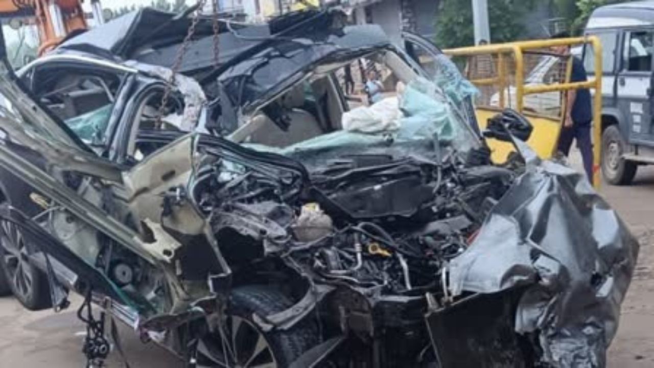 Jaipur road accident: ट्रक से टकरा कर कार चकनाचूर, तीन की दर्दनाक मौत