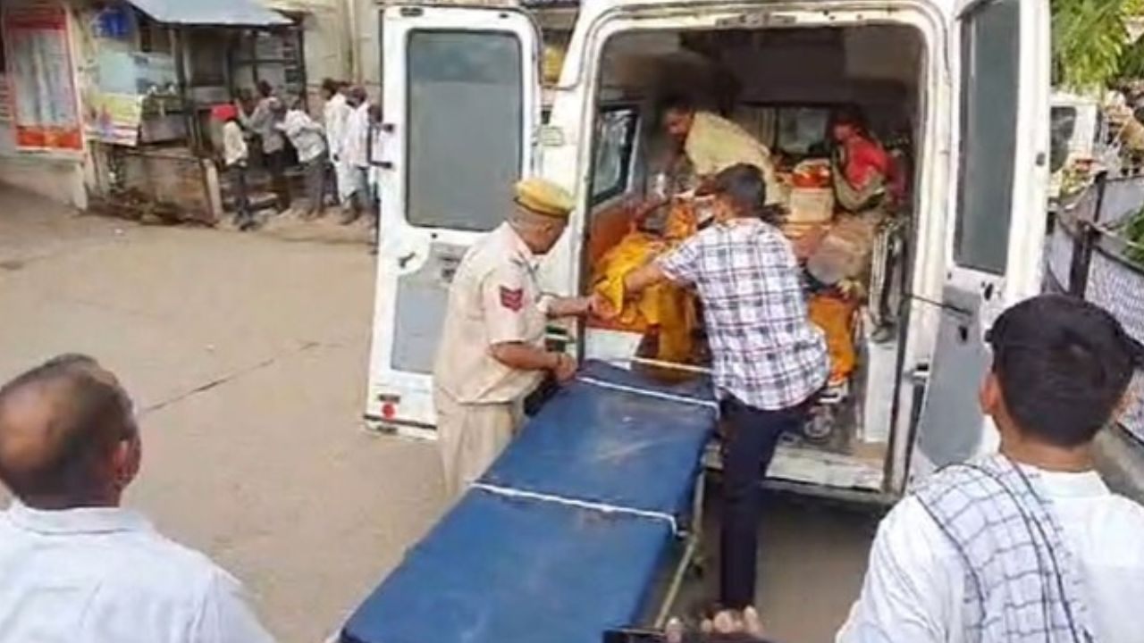 Karauli: सड़क हादसे में दो बाइक सवारों की मौत, परिजनों ने 50 लाख की आर्थिक सहायता और सरकारी नौकरी की मांग की