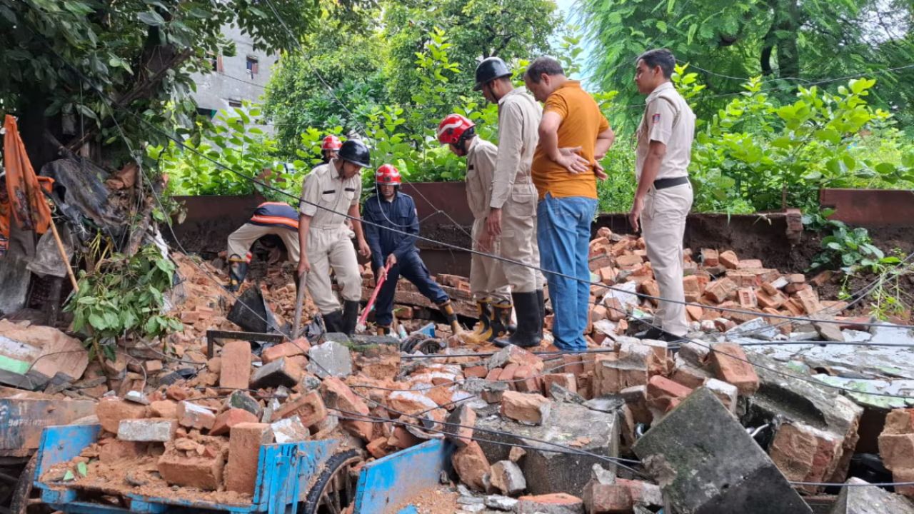 Karol Bagh Building Collapsed: दिल्ली के करोल बाग में इमारत ढही, आठ लोगों को सुरक्षित बाहर निकाला गया, जांच के आदेश