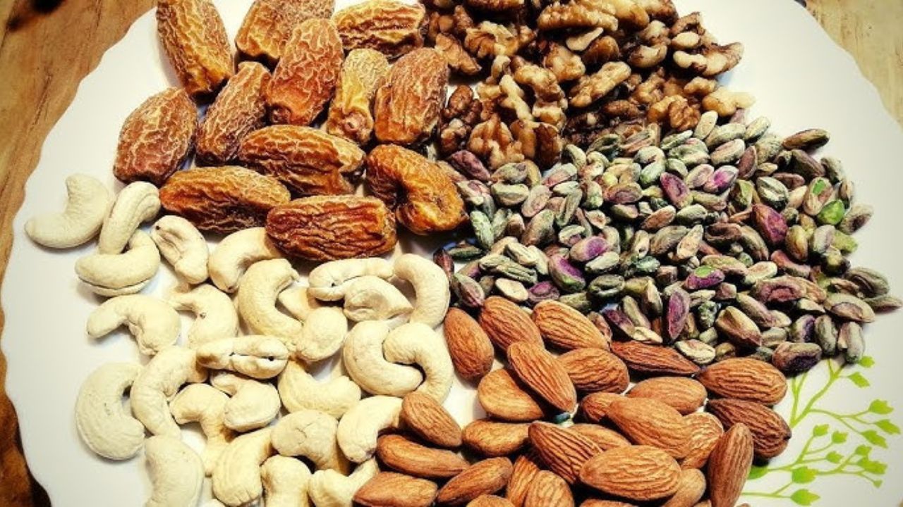 Dry Fruits For Heart Patients: दिल को स्वस्थ रखने के लिए सुबह खाएं ये मेवे, जानें कौन से मेवे दिल के लिए हैं सबसे फायदेमंद