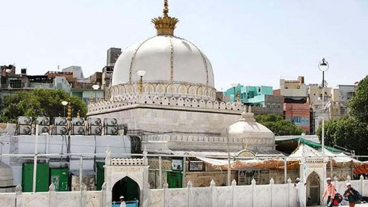 Ajmer News: गरीब नवाज की दरगाह में शिव मंदिर की उपस्थिति के लिए दायर किया गया दीवानी वाद, आज सुनवाई की संभावना