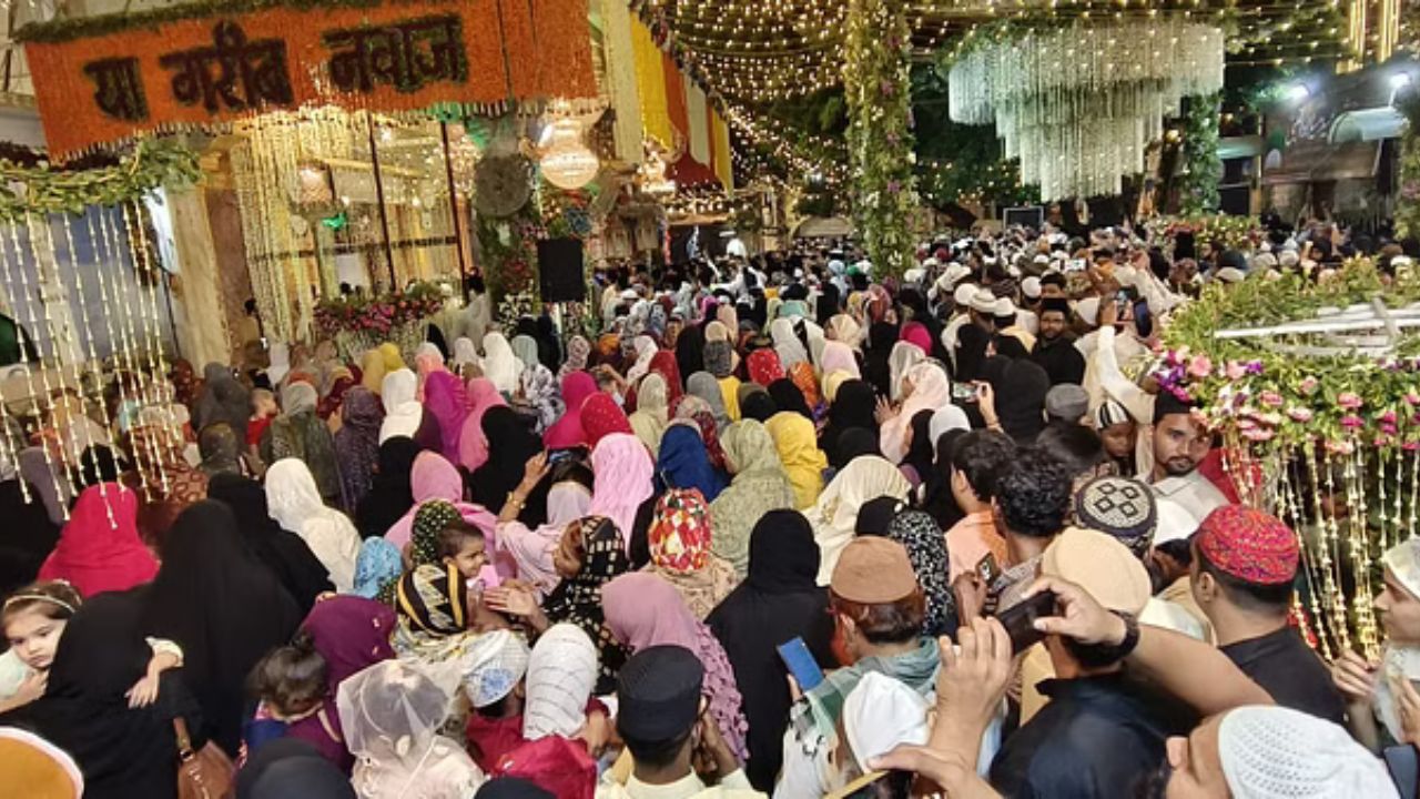 Eid Miladunnabi in Ajmer: अजमेर में ईद मिलादुन्नबी पर भव्य जुलूस, हिंदू-मुस्लिम एकता की झलक