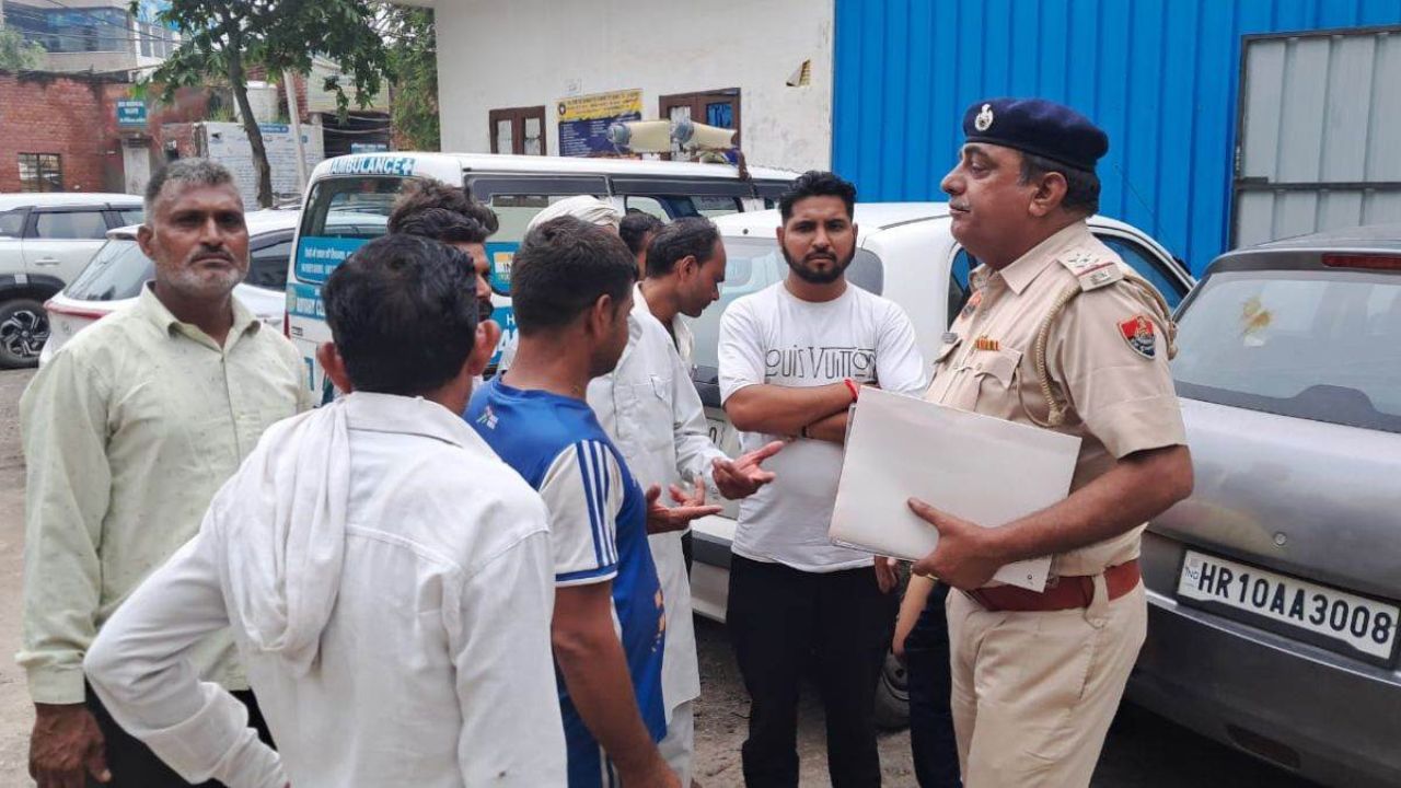 Sonipat News: 10वीं कक्षा के छात्र ने शिक्षक की पिटाई से आहत होकर की आत्महत्या, पुलिस ने शव को पोस्टमॉर्टम के लिए भेजा