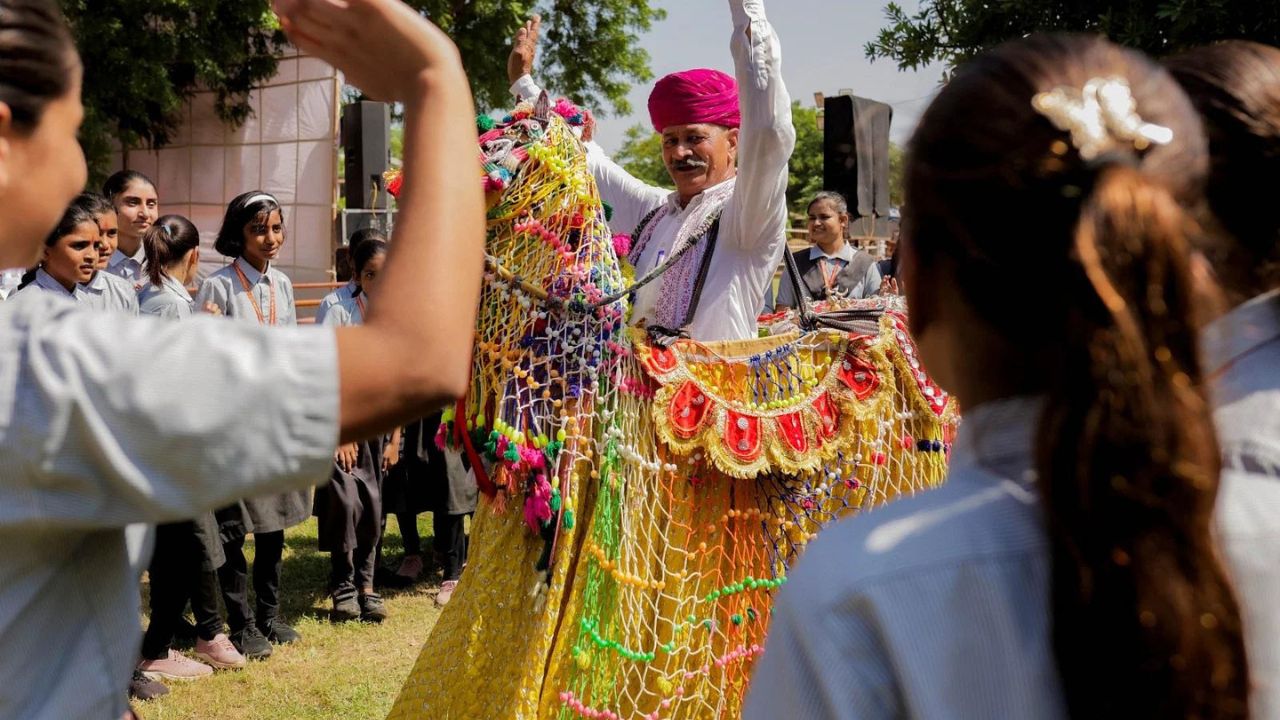 Dausa News: विश्व प्रसिद्ध चाँद बावड़ी में अभानेरी महोत्सव, विदेशी पर्यटकों ने सांस्कृतिक संध्या में किया नृत्य