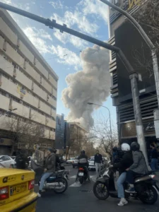 इसराइल के रक्षा मंत्री ने ईरान पर हमले की घोषणा की, दोनों देशों के हवाई क्षेत्र बंद |